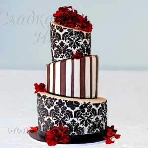 Торт для свадьбы «Королевский домаск»